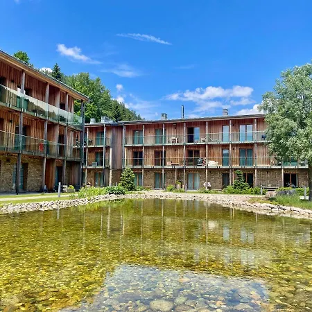 Апартаменти And Medvedin *